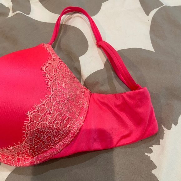 Victoria’s Secret Very Sexy Push-Up Bra- 32C - Picture 2 of 4